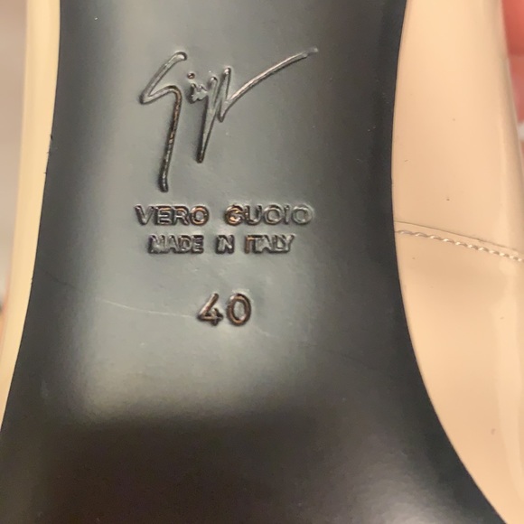 GIUSEPPE ZANOTTI nude pointed toe pumps with ankle t-strap size 40 - Picture 7 of 8